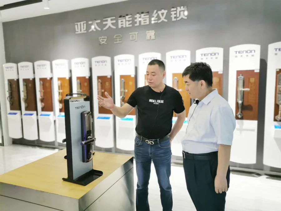 携多款智能单品亮相建博会，亚太天能成行业引航风向标