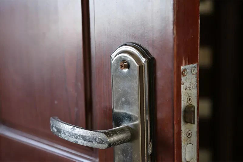 指纹锁常年漏在门外颜值降低?一招解决问题